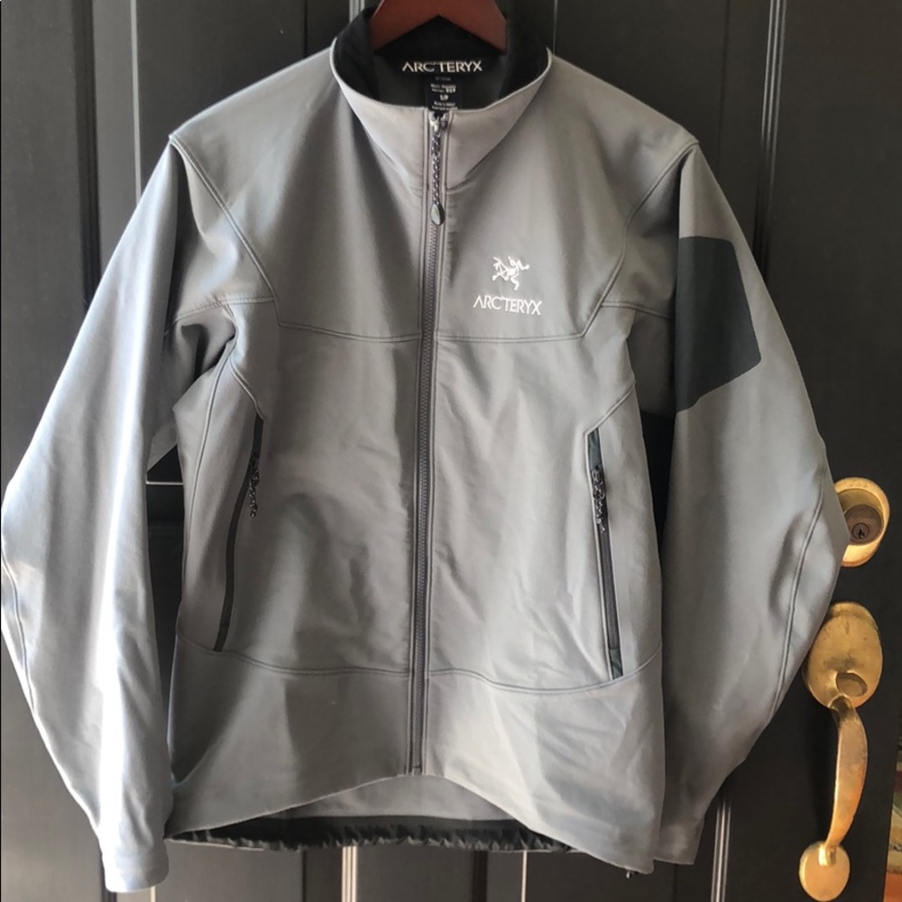 ARC’TERYX Men’s grey with black detailed jacket